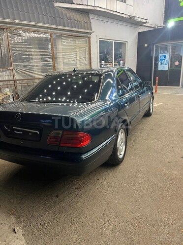Mercedes E 240-7