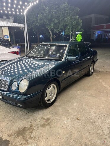 Mercedes E 240-3