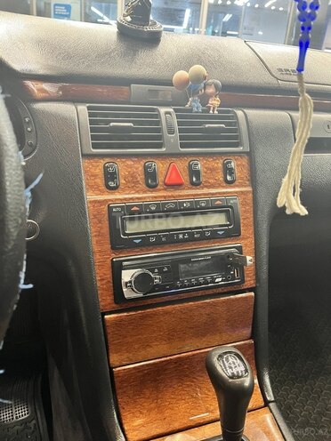 Mercedes E 240-12