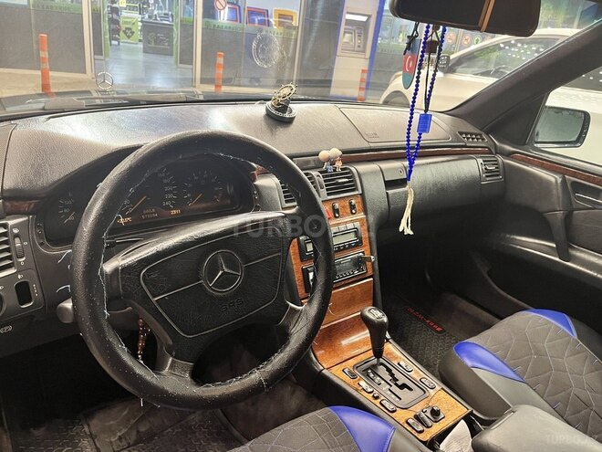 Mercedes E 240-8