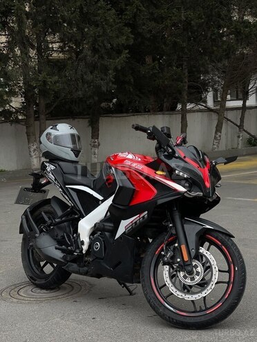 Bajaj Pulsar RS 200-1