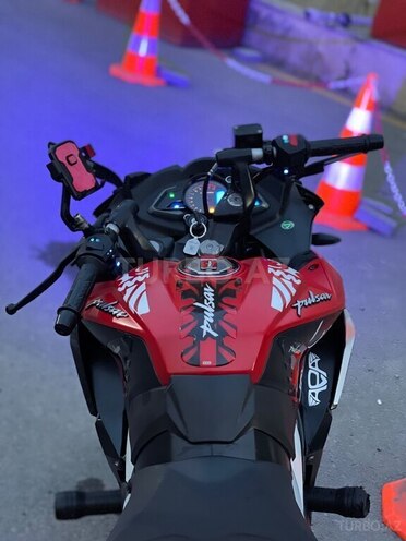 Bajaj Pulsar RS 200-8