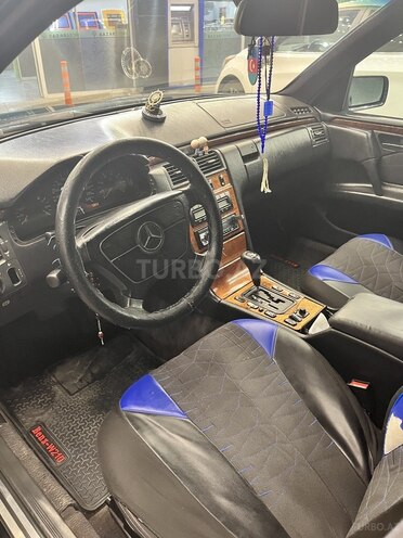 Mercedes E 240-6