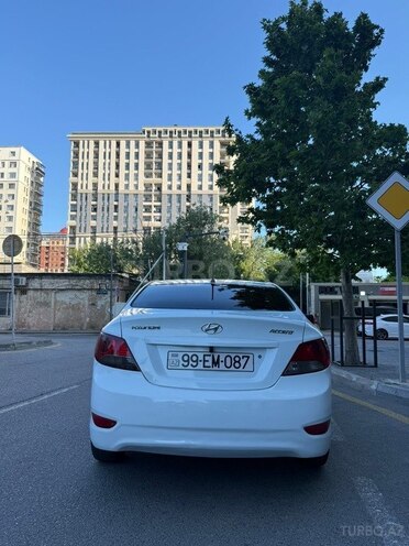 Hyundai Accent-13
