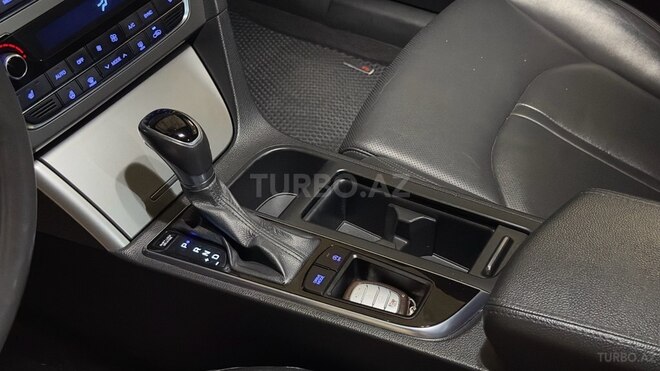 Hyundai Sonata-12