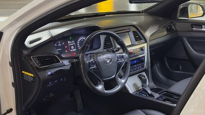 Hyundai Sonata-16