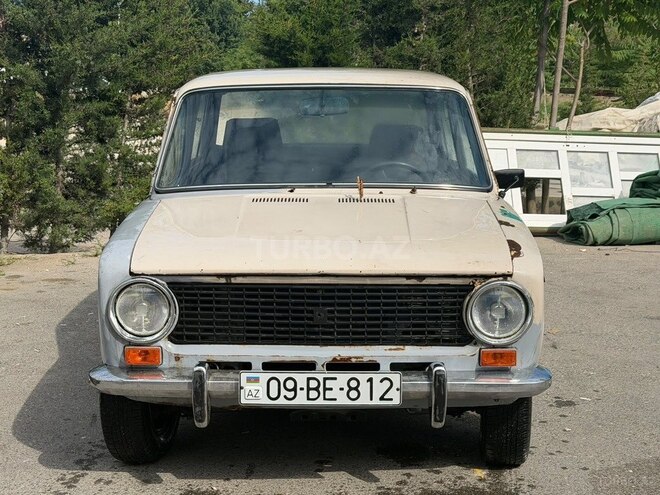 LADA (VAZ) 21011-1