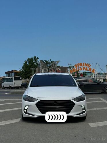 Hyundai Elantra-1