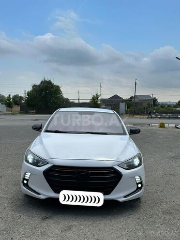 Hyundai Elantra-12