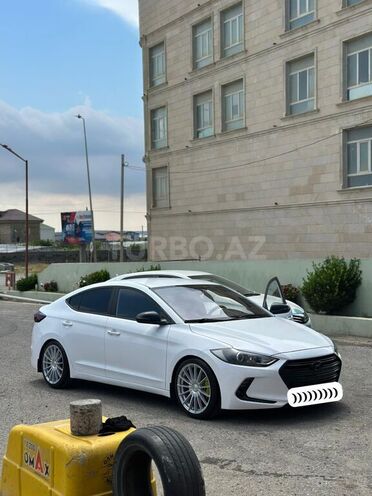 Hyundai Elantra-10