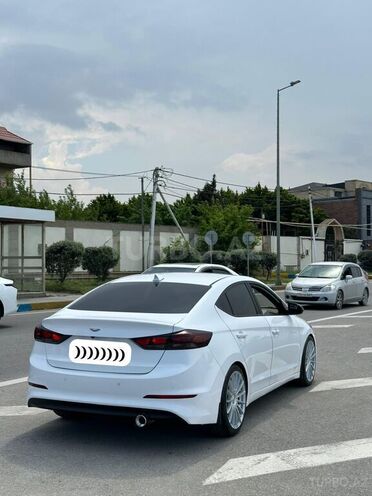 Hyundai Elantra-11