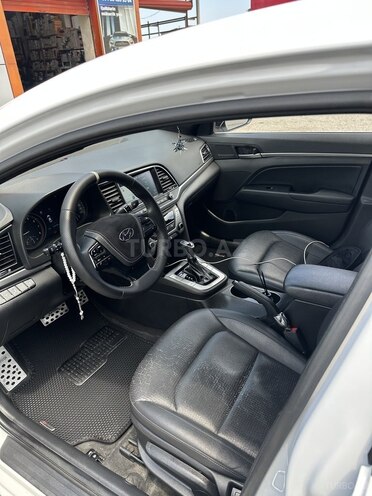 Hyundai Elantra-7