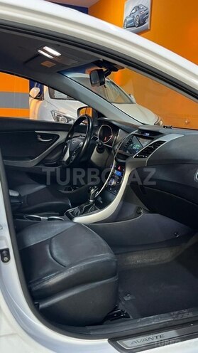 Hyundai Avante-16