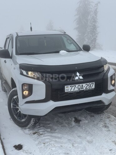 Mitsubishi L200-1