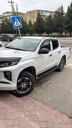 Mitsubishi L200-2