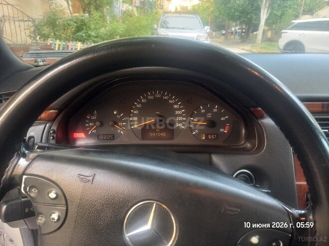 Mercedes E 220-5