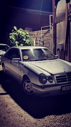 Mercedes E 220-2