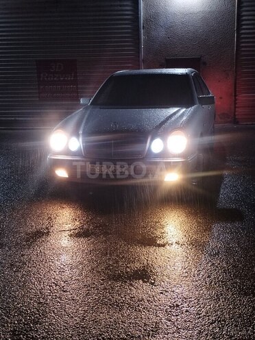 Mercedes E 220-3