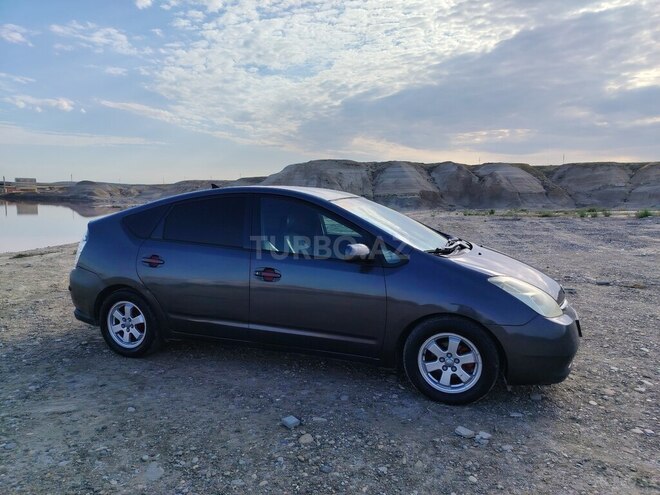 Toyota Prius-4