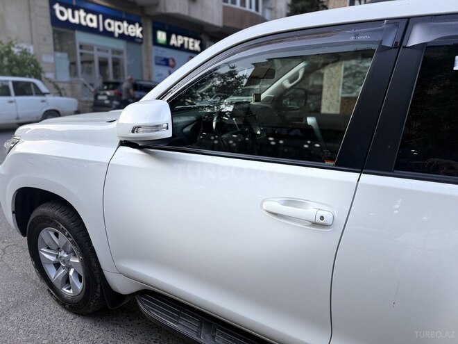 Toyota Land Cruiser Prado-4