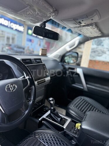 Toyota Land Cruiser Prado-8