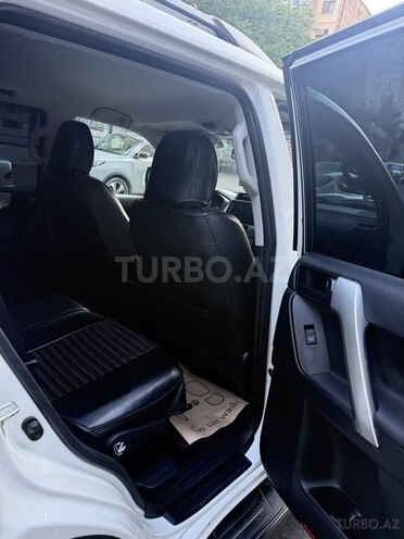 Toyota Land Cruiser Prado-11
