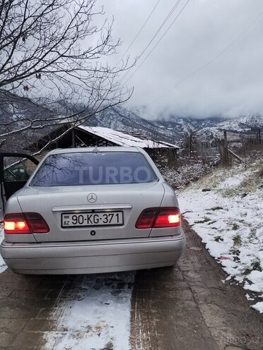 Mercedes E 220-6