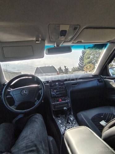 Mercedes E 220-5