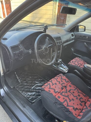 Volkswagen Golf-11