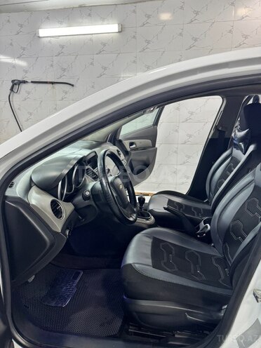 Chevrolet Cruze-9