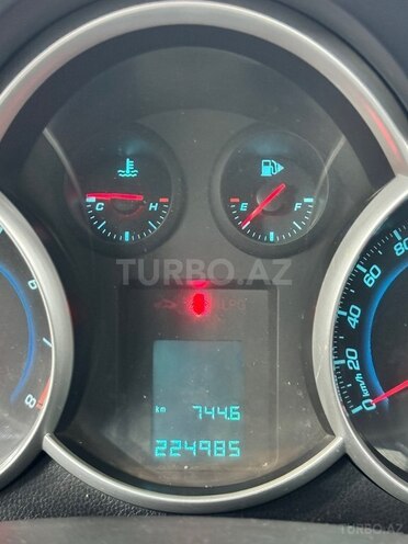 Chevrolet Cruze-12