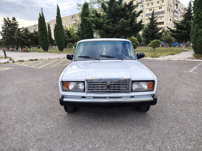 LADA (VAZ) 2107-1