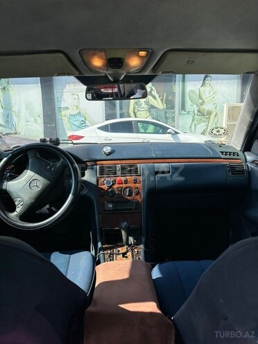Mercedes E 200-5