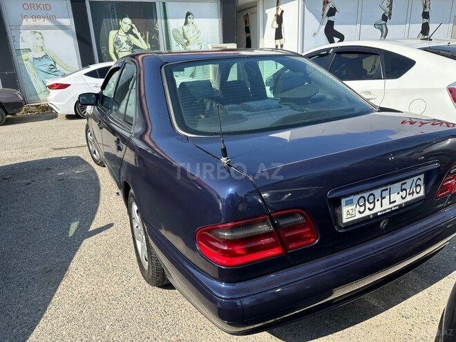 Mercedes E 200-4