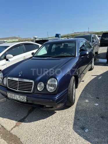 Mercedes E 200-3