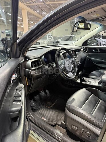 Kia Sorento-12