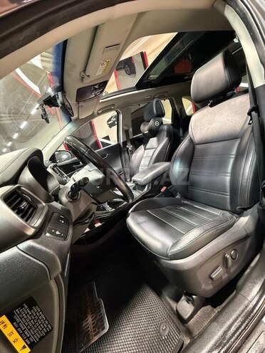 Kia Sorento-13
