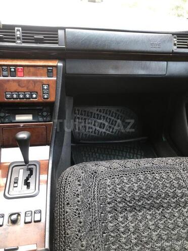 Mercedes 220 E-9