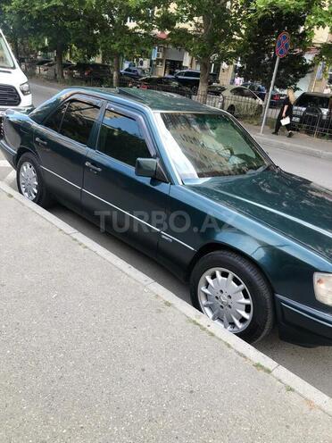 Mercedes 220 E-5