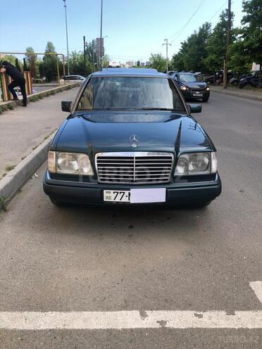Mercedes 220 E-1