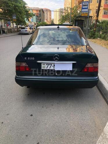 Mercedes 220 E-2