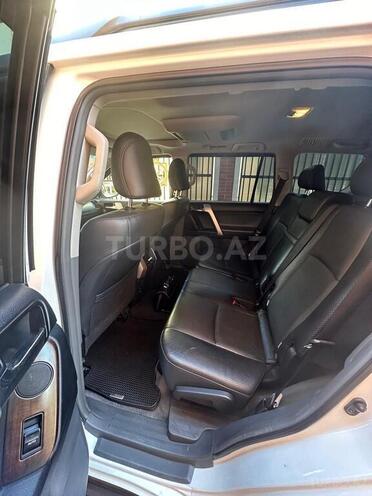 Toyota Land Cruiser Prado-8
