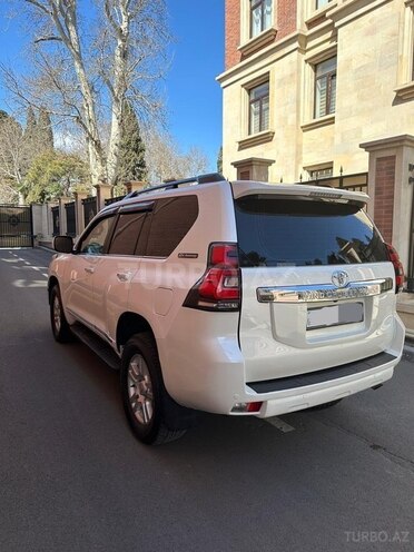 Toyota Land Cruiser Prado-5