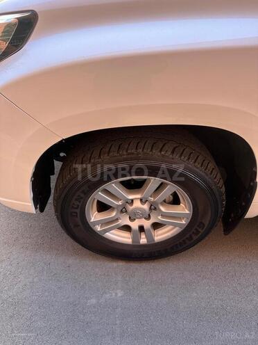 Toyota Land Cruiser Prado-4
