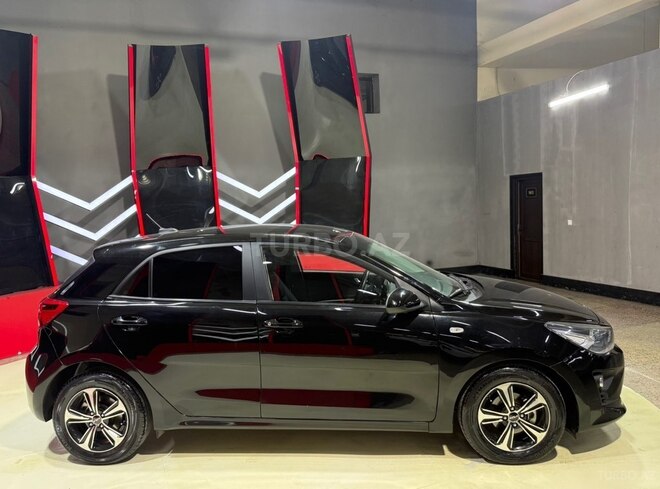 Kia Rio-5
