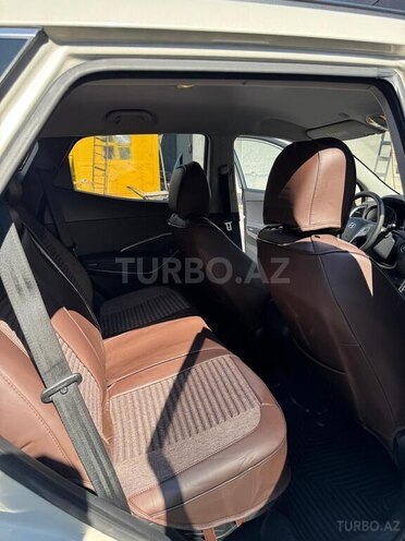 Hyundai Santa Fe-10