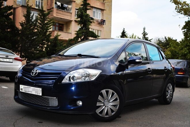 Toyota Auris-1