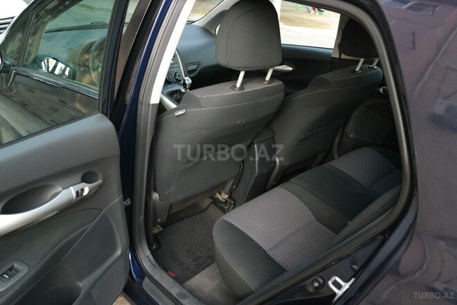 Toyota Auris-11