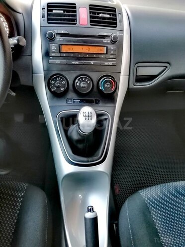 Toyota Auris-12