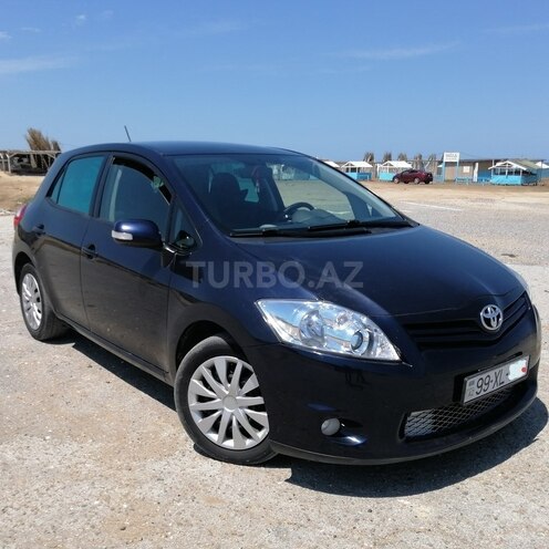 Toyota Auris-2
